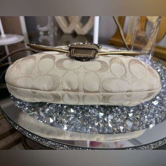 Coach Soho signature C jacquard crossbody bag with gold leather trim EUC - Picture 9 of 12